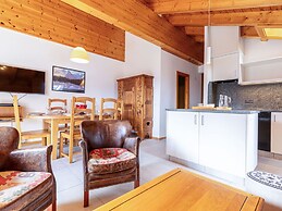 Stunning Apartment With Mountain Views