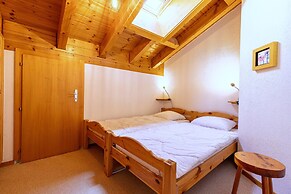 Stunning Apartment With Mountain Views