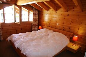 Stunning Apartment With Mountain Views