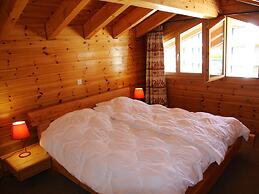 Stunning Apartment With Mountain Views