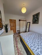 Apartmentsleeps5-parking-garden-petsok