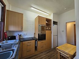 Apartmentsleeps5-parking-garden-petsok