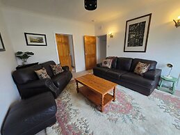 Apartmentsleeps5-parking-garden-petsok