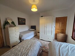 Apartmentsleeps5-parking-garden-petsok