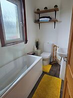 Apartmentsleeps5-parking-garden-petsok