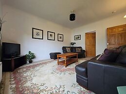 Apartmentsleeps5-parking-garden-petsok