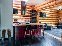 Spacious Holiday Home With Internet