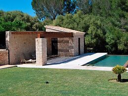 Attractive Holiday Home With Pool