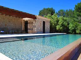 Attractive Holiday Home With Pool