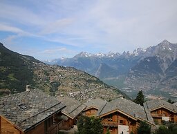 Apartment With Parking Available