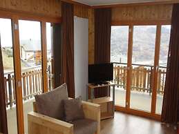 Apartment With Parking Available