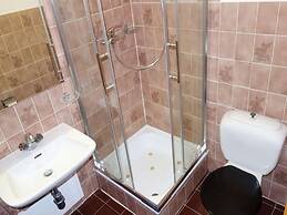 Apartment With Parking Available