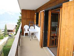 Apartment With Parking Available