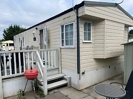 2 Bed Lodge Sleeps 5 - Pet Friendly, Parking