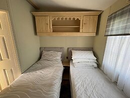 2 Bed Lodge Sleeps 5 - Pet Friendly, Wifi, Parking