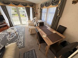 2 Bed Lodge Sleeps 5 - Pet Friendly, Wifi, Parking