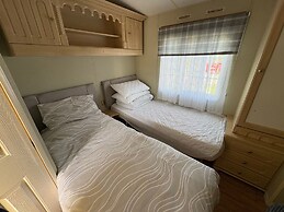 2 Bed Lodge Sleeps 5 - Pet Friendly, Wifi, Parking