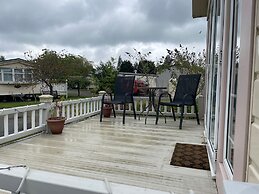 2 Bed Lodge Sleeps 5 - Pet Friendly, Wifi, Parking