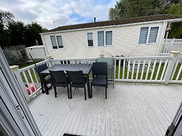 2 Bed Lodge Sleeps 5 - Pet Friendly, Parking