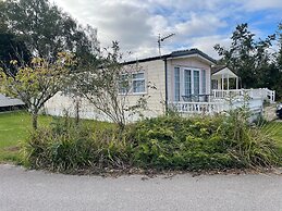 2 Bed Lodge Sleeps 5 - Pet Friendly, Wifi, Parking