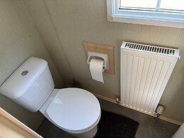 2 Bed Lodge Sleeps 5 - Pet Friendly, Wifi, Parking