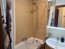 Apartment With Swimming Pool