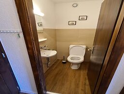 Apartment With Swimming Pool