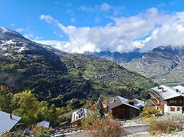 Apartment With Swimming Pool