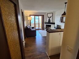 Apartment With Swimming Pool