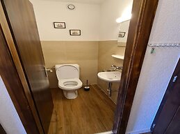 Apartment With Swimming Pool