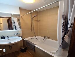 Apartment With Swimming Pool