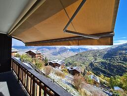 Apartment With Swimming Pool