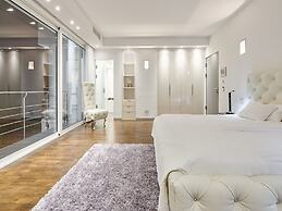 Lavish Villa With Infinity Pool and Views