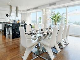 Lavish Villa With Infinity Pool and Views