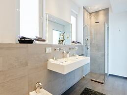 Lavish Villa With Infinity Pool and Views