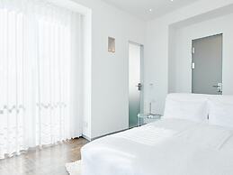 Lavish Villa With Infinity Pool and Views