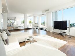 Lavish Villa With Infinity Pool and Views