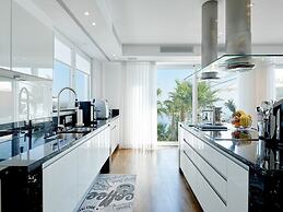 Lavish Villa With Infinity Pool and Views