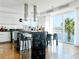 Lavish Villa With Infinity Pool and Views