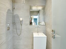 Lavish Villa With Infinity Pool and Views