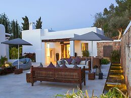 Holiday Home With Barbecue Space