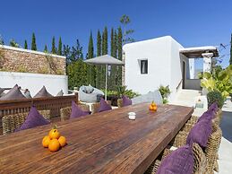 Holiday Home With Barbecue Space