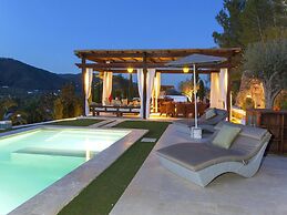 Holiday Home With Barbecue Space