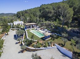 Holiday Home With Barbecue Space