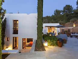 Holiday Home With Barbecue Space