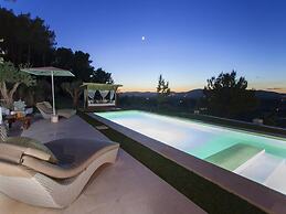 Holiday Home With Barbecue Space