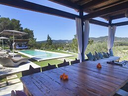 Holiday Home With Barbecue Space