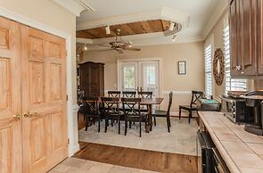 18 Fiddlers Cove Dr - 5 Bed/4 Bath w/ Resort Access & Golf Cart!