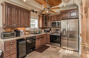 18 Fiddlers Cove Dr - 5 Bed/4 Bath w/ Resort Access & Golf Cart!