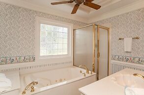 18 Fiddlers Cove Dr - 5 Bed/4 Bath w/ Resort Access & Golf Cart!